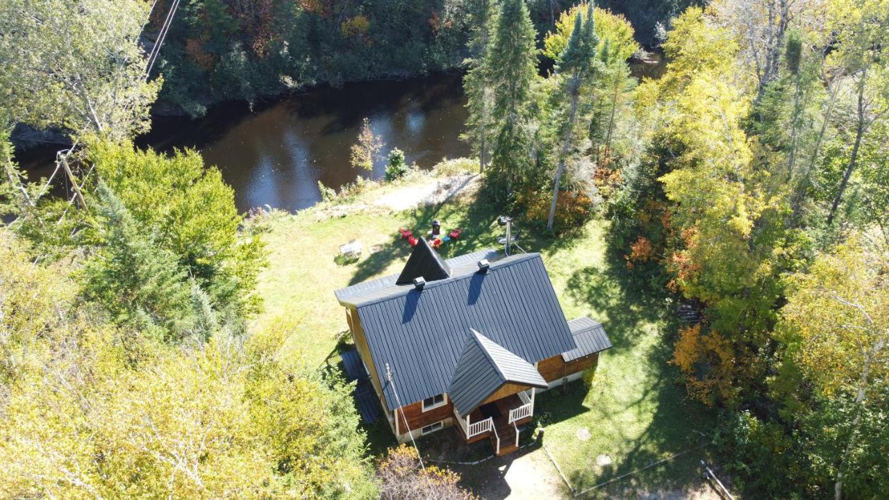 Chalet Riviere - Bord De Riviere - Romantique Saint-Alexis-des-Monts Exterior photo